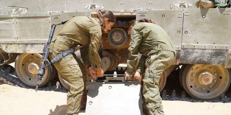 הקריטריונים שונו וצה"ל הכריז כי פיילוט הנשים בטנק הסתיים בהצלחה