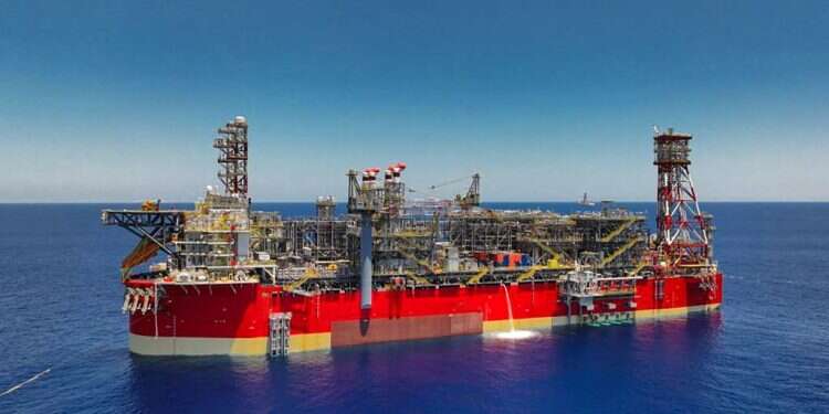 אסדת הקידוח של אנרג'יאן בשדה כריש. צילום: איי.אף.פי אסדה על מים סוערים: הצד המשפטי של ההסכם עם לבנון