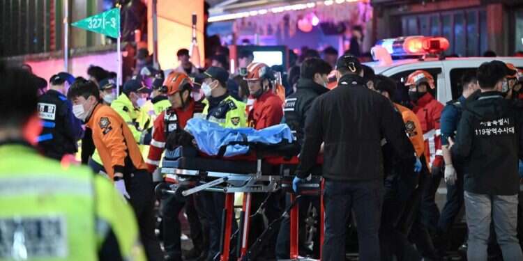 אימה בצעדת התחפושות בסיאול: ל-200 שוטרים לא היה סיכוי להשתלט על 100 אלף משתתפים