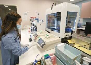 איך מונעים את ה"קורונה" הבאה: מי יפקח על מעבדות הנגיפים?