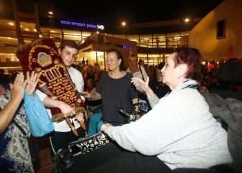 רק בבית הכנסת: הנשים חוזרות לימי הביניים וכמעט לא קיימות