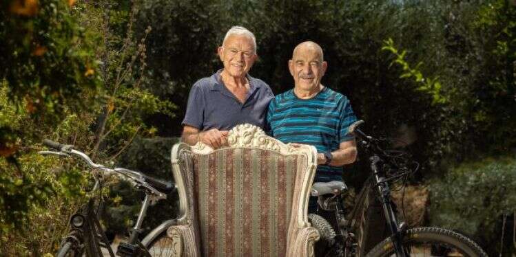 אחים לא מפקירים: "עבדתי בגדות בעיקר במטעים, אבל החיים שלי היו בחוץ"