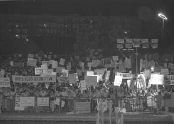 "הפגנת ה-400 אלף" הייתה אחד הפייקים הגדולים בתולדות ישראל