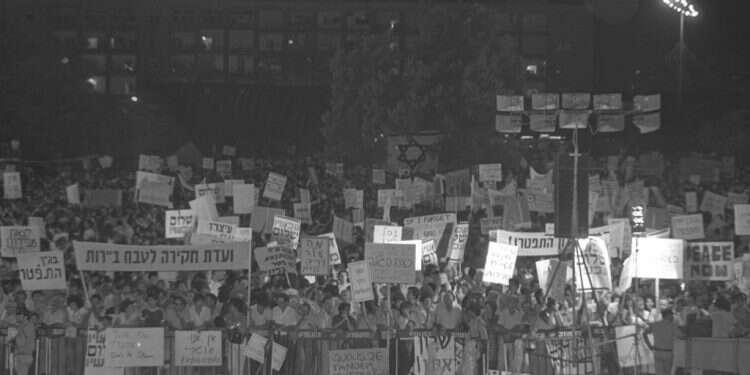 פייק אחד גדול. "הפגנת ה-400 אלף" הייתה אחד הפייקים הגדולים בתולדות ישראל