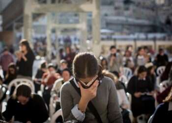 מה גרם לשורה של אסונות בעזרות הנשים?