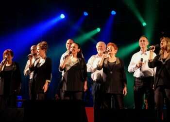 שוב יוצא הזמר: בשמאל מגייסים תרומות לגבעטרון, שנקלעה לקשיים עקב חזרתה המוקדמת לארץ