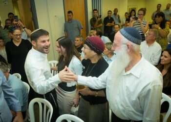 שונים אבל דומים: האחים סמוטריץ' פותחים את הכל