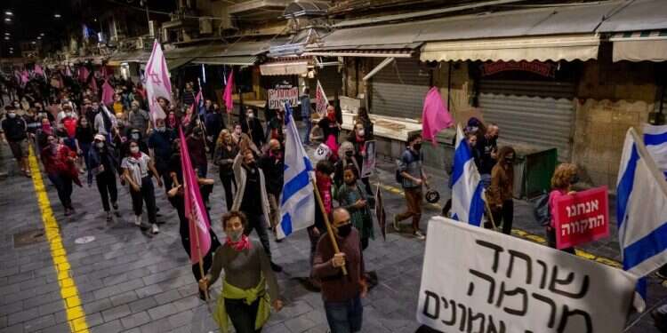 צעדת מחאה בירושלים נגד נתניהו, נובמבר 2020. צילום: יונתן זינדל, פלאש 90