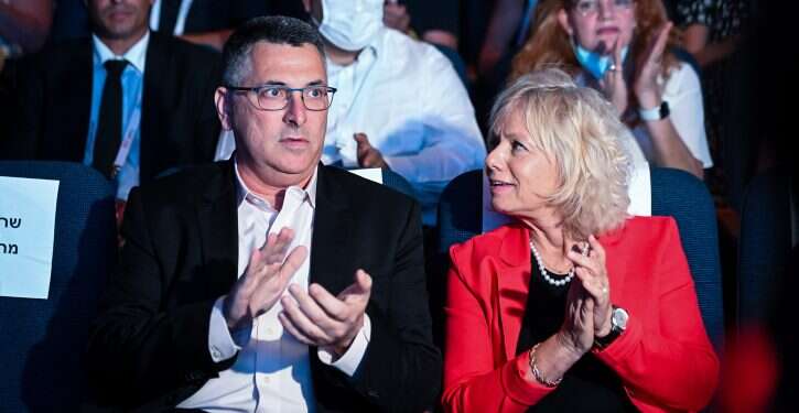 שר המשפטים גדעון סער ועיוצת המשפטית לממשלה, גלי בהרב מיארה. צילום: אבשלום ששוני / פלאש90 לשימוש חד פעמי