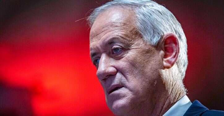 שר הביטחון בני גנץ. צילום: אוליבייה פיטוסי/פלאש90 רק לא בני