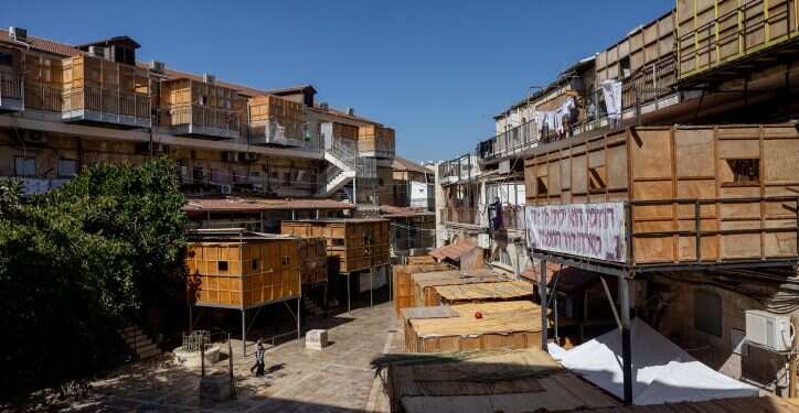 ערב סוכות במאה שערים. צילום: יונתן זינדל/פלאש90 צלקות של אהבה