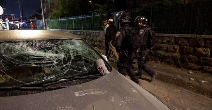 המהומות בשייח' ג'ראח בחול המועד סוכות. צילום: יונתן זינדל, פלאש 90 מהומות שייח' ג'ראח: העצור הערבי מוחזק במשטרה, העצורים היהודים – בשב"כ