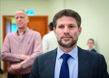 לא רק סמוטריץ': מומחי משפט תוקפים את עמימות עבירת הפרת האמונים