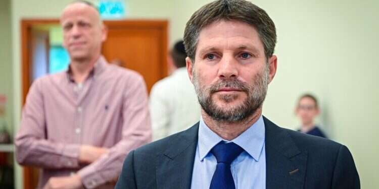 בצלאל סמוטריץ'. צילום: אבשלום ששוני, פלאש 90 לא רק סמוטריץ': מומחי משפט תוקפים את עמימות עבירת הפרת האמונים