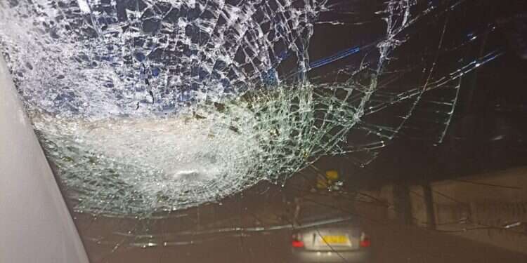 רכבה של א', שספגה אבנים בג'סר א זרקא כל הארץ חזית: עוד ועוד השלכות אבנים על יהודים – בתחומי הקו הירוק