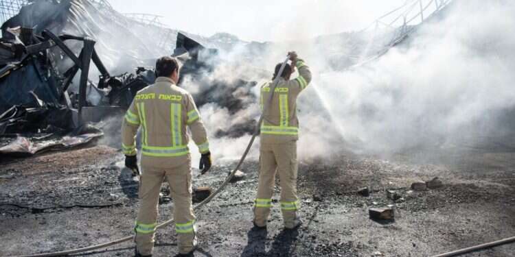 בית האריזה שהוצת במחולה. צילום: שריה דיאמנט "הטרוריסטים ימשיכו להצית, אותי מעניינת המדינה. היא הפקירה את החקלאים"