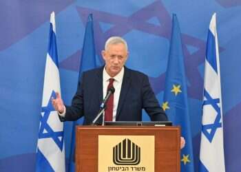 גנץ הבהיר: "לא נספק נשק לאוקראינה"