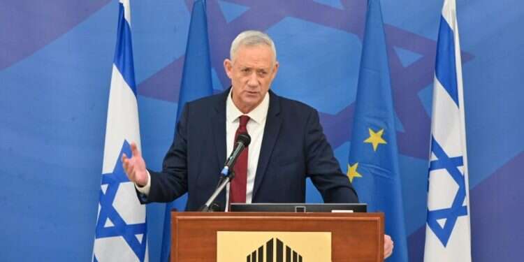 שר הביטחון בפגישה עם נציגי האיחוד האירופי. צילום: אריאל חרמוני משרד הביטחון גנץ הבהיר: "לא נספק נשק לאוקראינה"