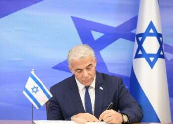 "ההישגים" של לפיד בהסכם עם לבנון הם למעשה כניעה מפוארת