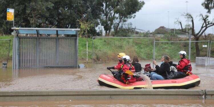 שוב מזג אוויר חורפי: האם מחר ישוטו סירות ברחובות גוש דן?