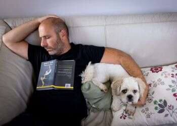 החיים הם רק תקופה. חנוך דאום. צילום: אריק סולטן זרם התודעה של חנוך דאום שוב הפך לספר רב-מכר