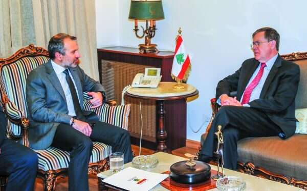 סטרפילד עם שר החוץ של לבנון, 2019. צילום: AFP המתווך של טראמפ: "ההסכם מרתיע את חיזבאללה מהבערת האזור"