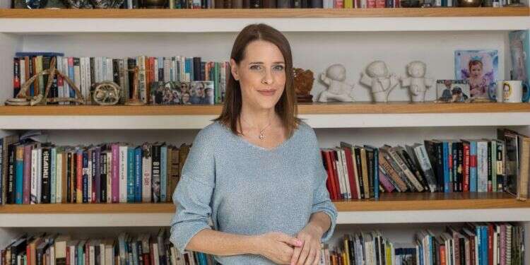 תמר איש-שלום. צילום: אבישג שאר־ישוב, איפור ושיער: רותם גדליה