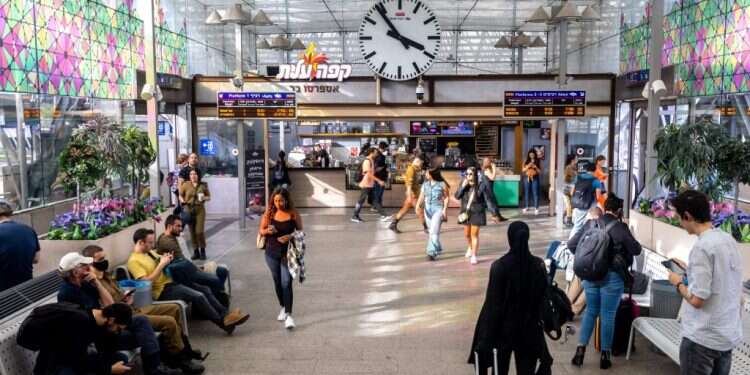 פנקס הבוחרים. צילום: יוסי אלוני "רק ביבי. בכל מוצ"ש אני מברך את שרה נתניהו בהבדלה"