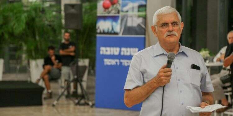 אשר בהרב ז אשר בהרב ז"ל: איש העסקים, הסייבר ומפעלי החסד שנרתם לשנות את פני העיתונות העברית