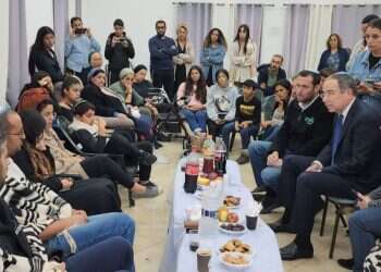 "הוא אמר שיום אחד יעבור ל'גן עדן של השומרון'": מכרי הנרצחים בפיגוע באריאל סופדים להם