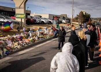 הירי בקולורדו: עלילת הדם של התקשורת האמריקנית נגד הימין הגיעה לישראל