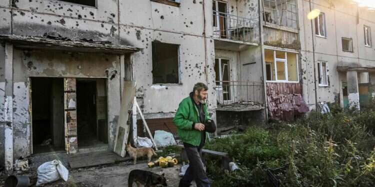 ההרס בכפר האוקראיני הרקוב בעקבות ההפצצות הרוסיות. צילום: איי. אף. פי