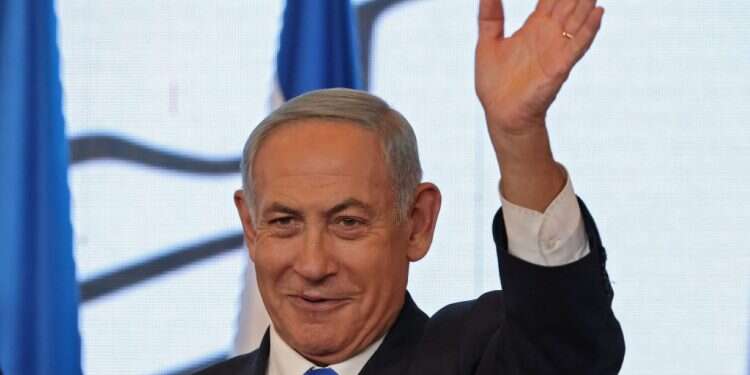 נתניהו לאחר תוצאות הבחירות. צילום: AFP ממשלת אחדות או ימין "מלא-מלא": באיזו אופציה יבחר נתניהו