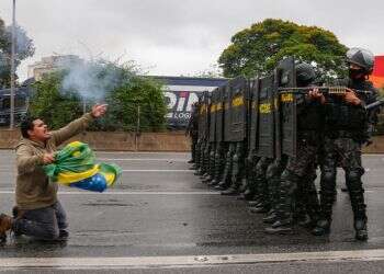 לאחר ההפסד של בולסונארו בברזיל, תומכיו דורשים מהצבא להתערב