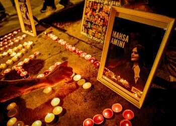 שריפת מבני כוחות בסיג' והפגנות אלימות באיראן במחאה על מות מהסה אמיני