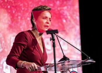 המועמדת של טראמפ מסרבת להודות בהפסד באריזונה, הרפובליקנים ממשיכים בלעדיה