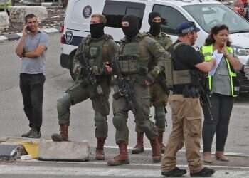 כוחות הביטחון בזירת הפיגוע באריאל, . צילום: AFP הר אדר, ברקן, ירושלים ואריאל: היתרי עבודה הפכו לכלי בידי המחבלים