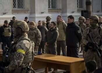 זלנסקי בחרסון. צילום: איי.פי ביחס של אחד תמורת אחד: חילופי שבויים במלחמת רוסיה-אוקראינה