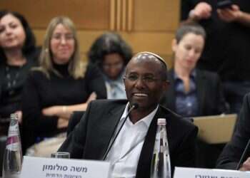 "רוב השבוע אדם לאדם זאב, אבל כל יום שישי כולנו מנקים ביחד"