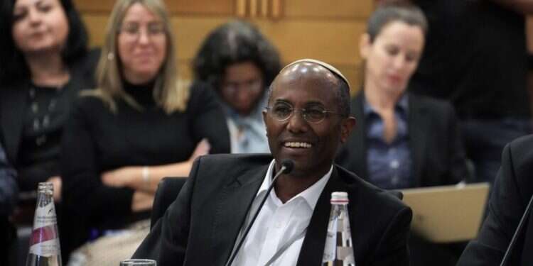 משה סולומון. צילום: דני שם טוב/דוברות הכנסת "רוב השבוע אדם לאדם זאב, אבל כל יום שישי כולנו מנקים ביחד"