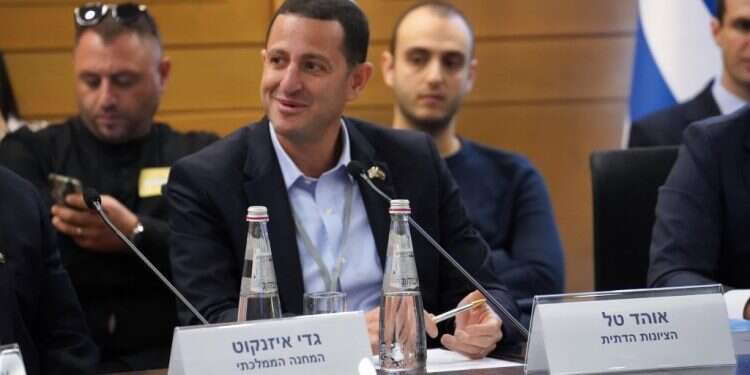 אוהד טל. צילום: דני שם טוב/דוברות הכנסת "רוב השבוע אדם לאדם זאב, אבל כל יום שישי כולנו מנקים ביחד"