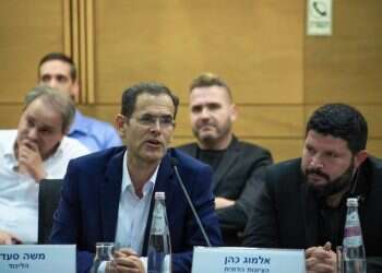 "רוב השבוע אדם לאדם זאב, אבל כל יום שישי כולנו מנקים ביחד"