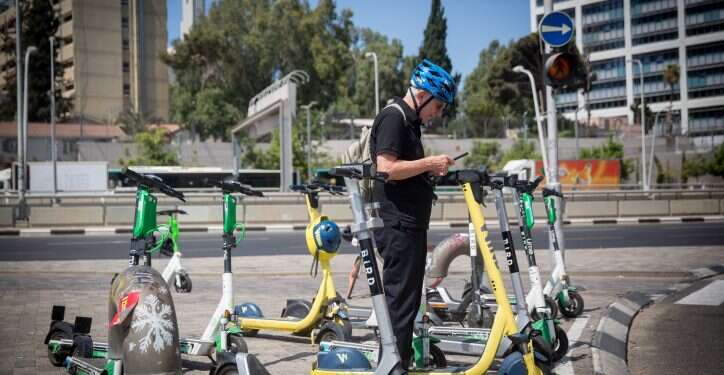 קורקינט להשכרה. צילום: מרים אלסטר/פלאש90 לשימוש חד פעמי