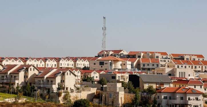 היישוב אפרת. צילום: גרשון אלינסון, פלאש 90 שופטי בג"ץ יצרו תקדים מסוכן שעלול להמיט אסון על מפעל ההתיישבות