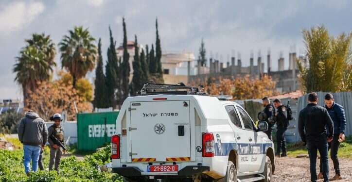 כוחות משטרה ברהט, מרץ 2022, אילוסטרציה. צילום: פלאש90 "כבוד המשפחה": יצאה לעשות ספורט והותקפה באלימות על ידי אחיה