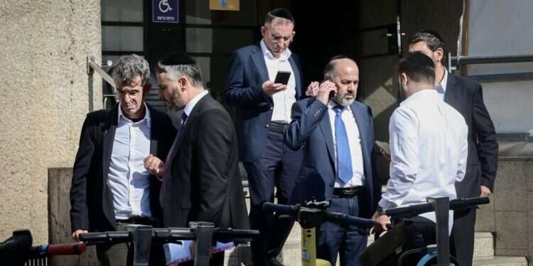 סגירת המנהל האזרחי ותקצוב החינוך החרדי: כל הדרישות במשא ומתן הקואליציוני