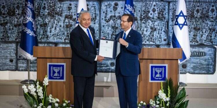 האוצר שמתחת לגשר: במקום שסמוטריץ' יירד מהסולם, דרעי טיפס עליו