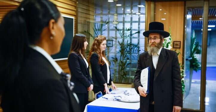 ח סערת טסלר והדגל: גם אם החרדים אינם ציוניים – הם בצד שלנו ולא של אויבינו