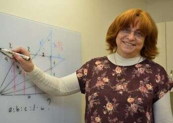 הדרמות, מאבקי הכוחות וההפתעות: החדר הצדדי של המו״מ הקואליציוני