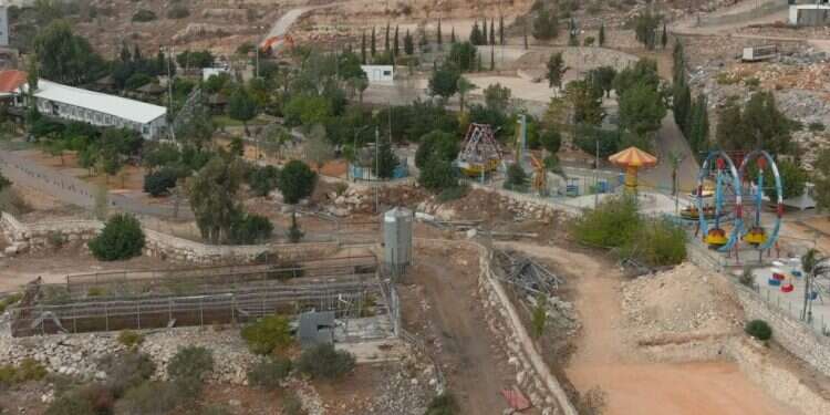 הלונה פארק הבלתי חוקי בצפון השומרון, בכפר ברטעה. צילום: תנועת רגבים ההשתלטות הפלסטינית עולה מדרגה: לונה פארק חדש בצפון השומרון